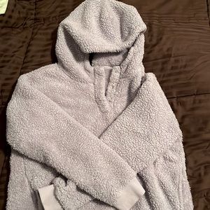 Hooded Sherpa fleece pullover with pockets